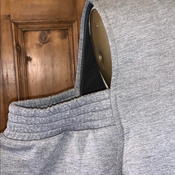 Cut-out shoulder sporty jacket - Picture 4 of 5